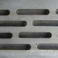 Hoja de metal perforada en orificio ranurado